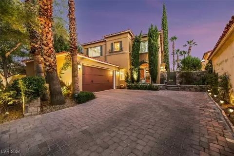 8993 Opus Dr, Las Vegas, NV 89117