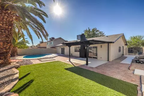 6420 Hummingbird Ln, Las Vegas, NV 89103