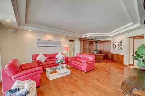 2877 Paradise Rd #2104, Las Vegas, NV 89109