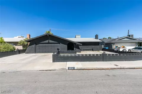 6536 Larchwood Ln, Las Vegas, NV 89103