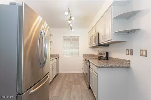 5260 River Glen Dr #266, Las Vegas, NV 89103