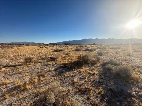1950 E Fuchsia St, Pahrump, NV 89048