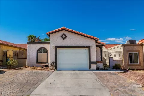 2329 Los Feliz St, Las Vegas, NV 89156