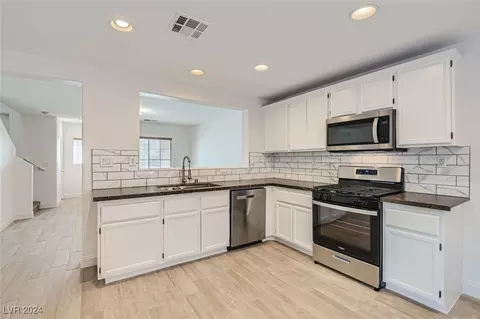 8085 Dutch Villas St, Las Vegas, NV 89139