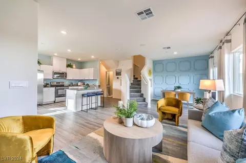 7915 Aurora Sky St #672, North Las Vegas, NV 89084
