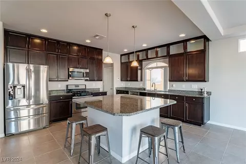 6004 Crown Palms Ave, Las Vegas, NV 89139