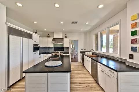 7879 Bermuda Dunes Ave, Las Vegas, NV 89113