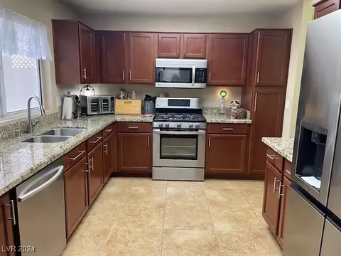 8600 Lynhurst Dr, Las Vegas, NV 89134