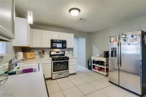 476 Wright Way, Henderson, NV 89015 photo 3