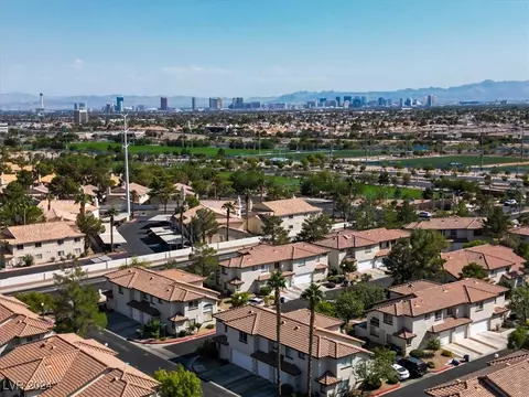 8013 Divine Dr, Las Vegas, NV 89128