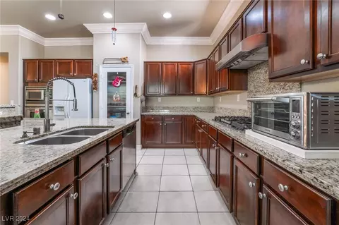 6904 Forest Gate St, North Las Vegas, NV 89084