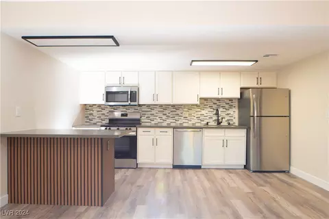4370 Sandy River Dr #17, Las Vegas, NV 89103