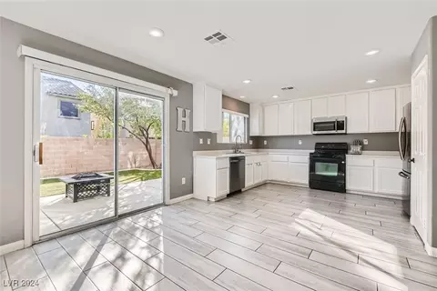 5628 Champagne Flower St, North Las Vegas, NV 89031