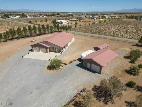 911 Starlight Dr, Pahrump, NV 89048