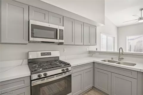 4811 Black Bear Rd #201, Las Vegas, NV 89149