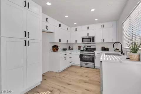3827 Prosperity Ln, Las Vegas, NV 89147
