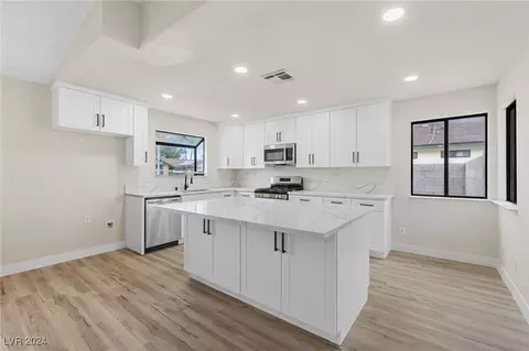 5208 Shady Grove Ln, Las Vegas, NV 89130