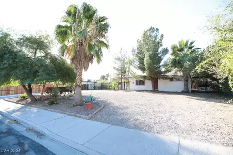 3871 Raymert Dr, Las Vegas, NV 89121