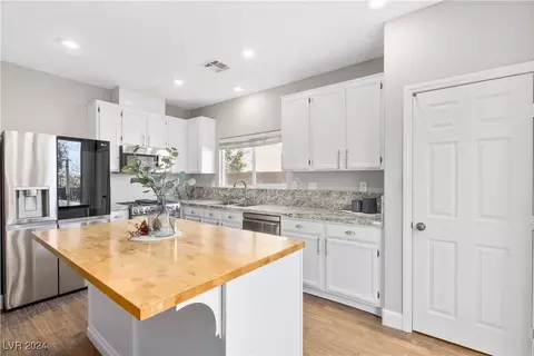 532 Merseyside Dr, Las Vegas, NV 89178