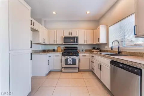 6239 Legend Falls St, North Las Vegas, NV 89081