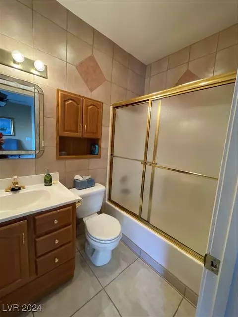 Bath - 291 E Madison Ave, Ely, NV 89301 photo 3 of 6
