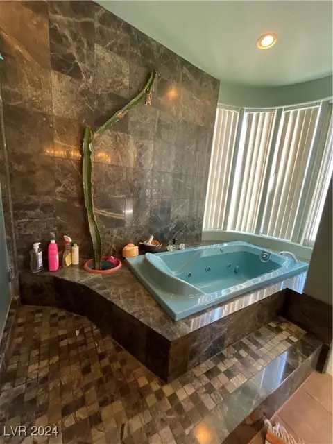 Bath - 291 E Madison Ave, Ely, NV 89301 photo 2 of 6