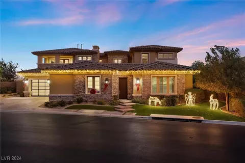 4 Olympia Chase Dr, Las Vegas, NV 89141