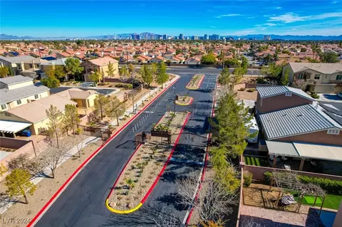 View/Area - 8333 Saddleback Ledge Ave, Las Vegas, NV 89147 photo 9 of 10