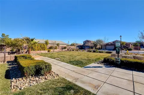 Exterior - 8333 Saddleback Ledge Ave, Las Vegas, NV 89147 photo 7 of 12