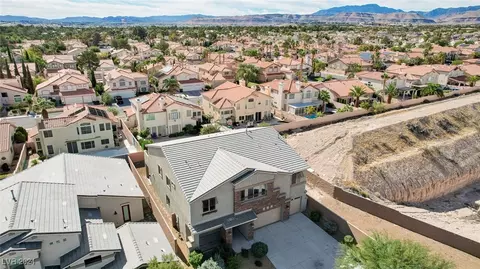 View/Area - 8333 Saddleback Ledge Ave, Las Vegas, NV 89147 photo 6 of 10
