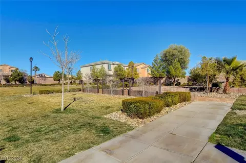 Exterior - 8333 Saddleback Ledge Ave, Las Vegas, NV 89147 photo 10 of 12