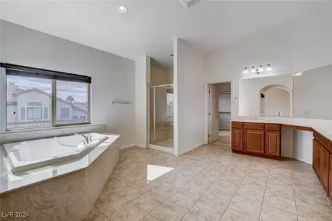 Bath - 8333 Saddleback Ledge Ave, Las Vegas, NV 89147 photo 2 of 6