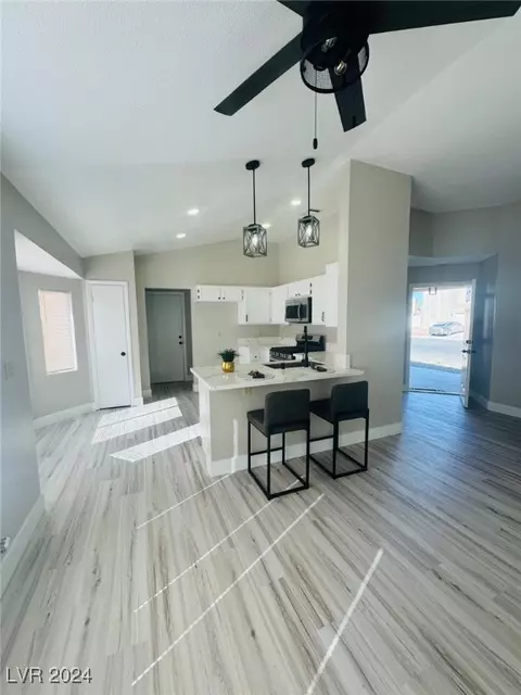 2736 Cathedral Ln, Las Vegas, NV 89108