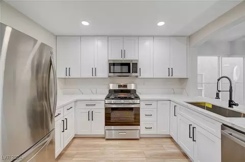 10334 Tranquil Breeze St, Las Vegas, NV 89183