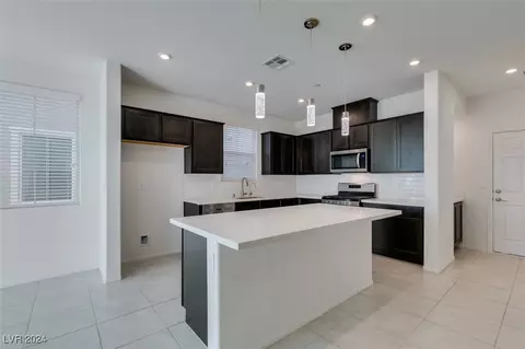 6858 Sweet Bay St, Las Vegas, NV 89166