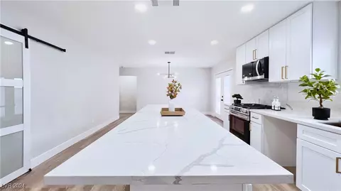501 Bayberry Dr, Las Vegas, NV 89110