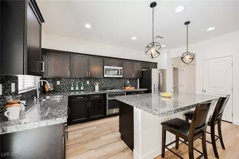6987 Walden Park St, Las Vegas, NV 89166
