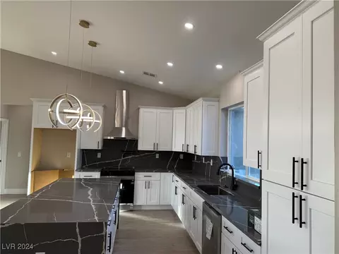 3060 Spy Glass Ave, Pahrump, NV 89048