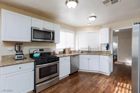3404 Cape Cod Dr, Las Vegas, NV 89122