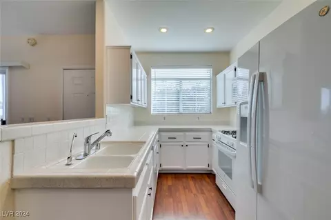 Kitchen - 2201 Ramsgate Dr #424, Henderson, NV 89074 photo 2 of 5