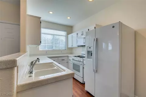 Kitchen - 2201 Ramsgate Dr #424, Henderson, NV 89074 photo 3 of 5