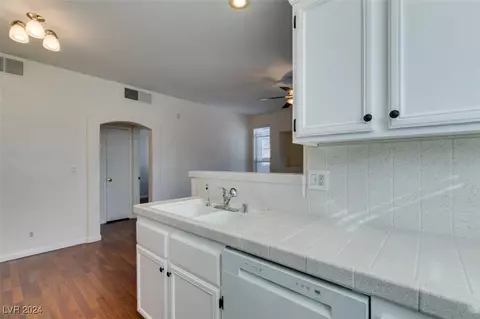Kitchen - 2201 Ramsgate Dr #424, Henderson, NV 89074 photo 5 of 5