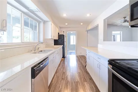 2020 Santa Paula Dr, Las Vegas, NV 89104