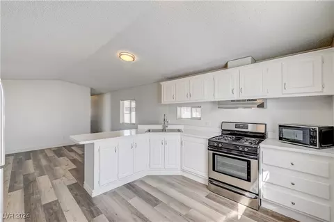 3637 Haleakala Dr, Las Vegas, NV 89122