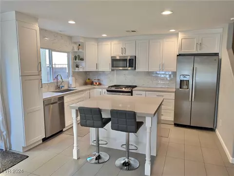 582 Shewsbury Ave, Las Vegas, NV 89178