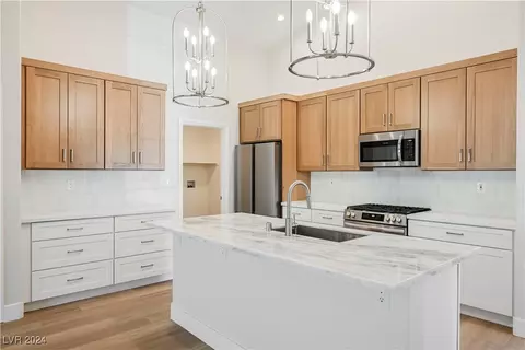 618 Camp Hill Rd, Henderson, NV 89015