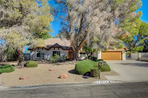 2211 Lucerne Cir, Henderson, NV 89014