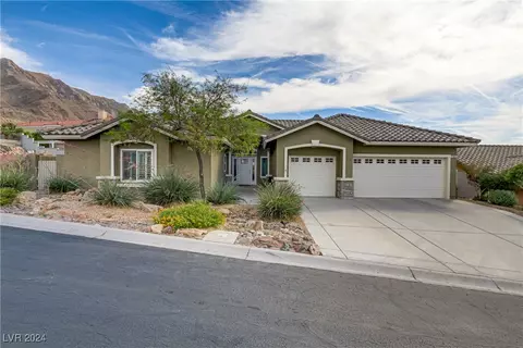7165 Madonna Dr, Las Vegas, NV 89156