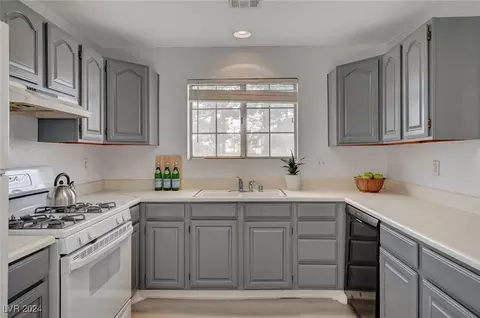 1375 E Hacienda Ave #112, Las Vegas, NV 89119