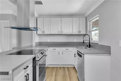 120 N 18th St, Las Vegas, NV 89101